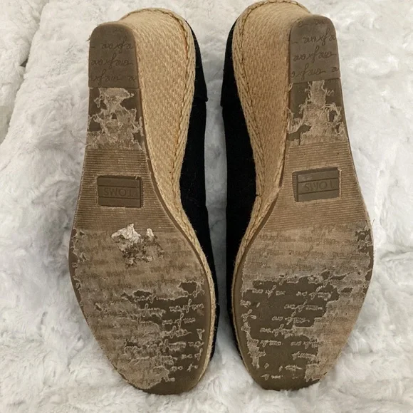 Tom’s canvas wedges with3” heel. - Picture 8 of 8